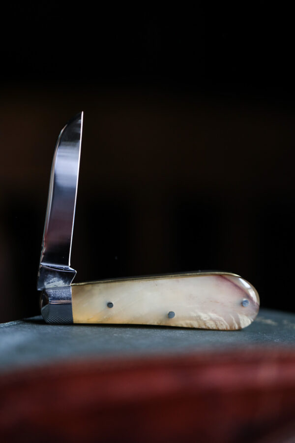 Taylor's Eye Witness - Handmade Lambfoot Pocket Knife - Ramshorn