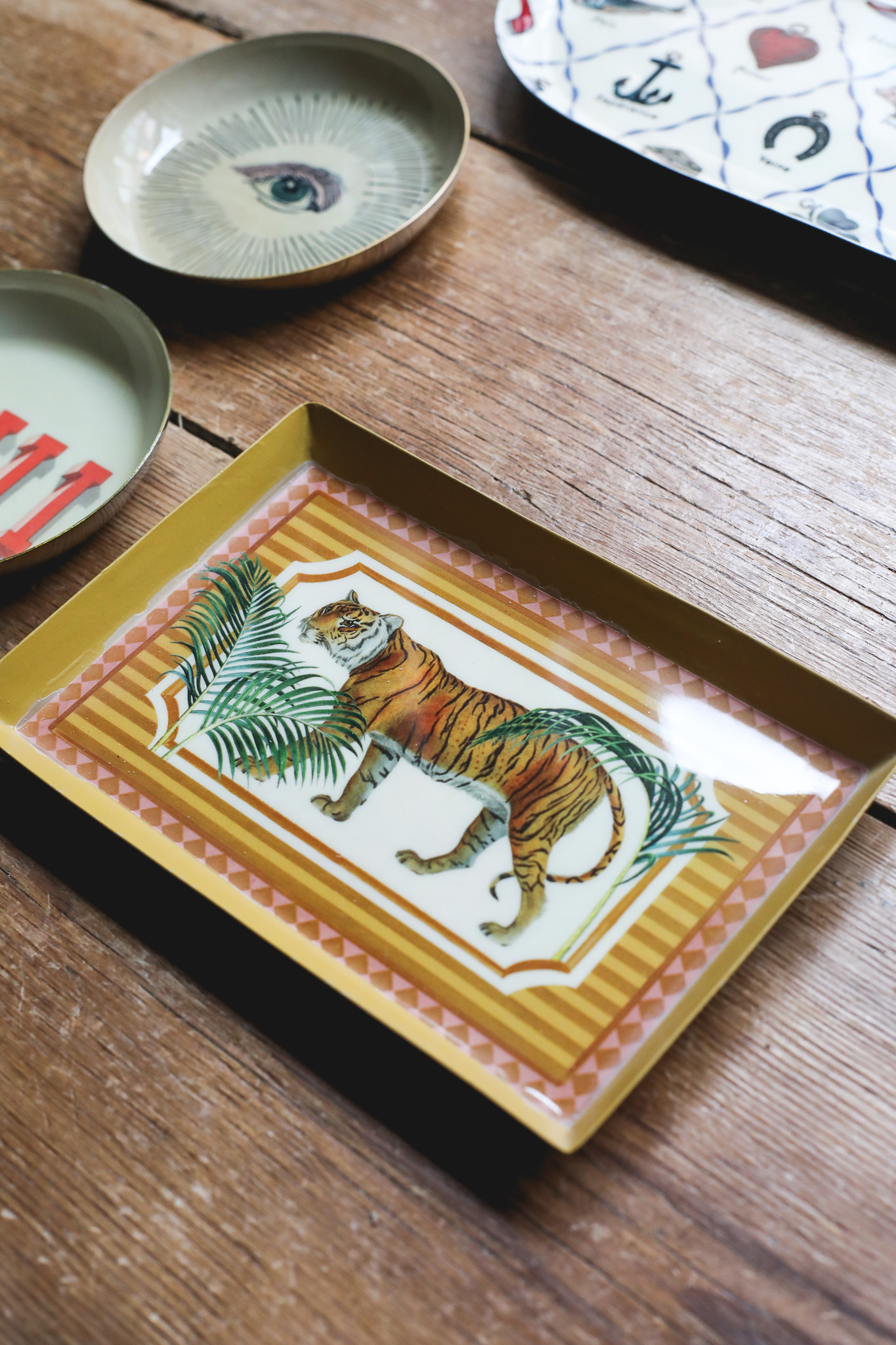 Tiger Rectangle Enamel Tray - Image 2