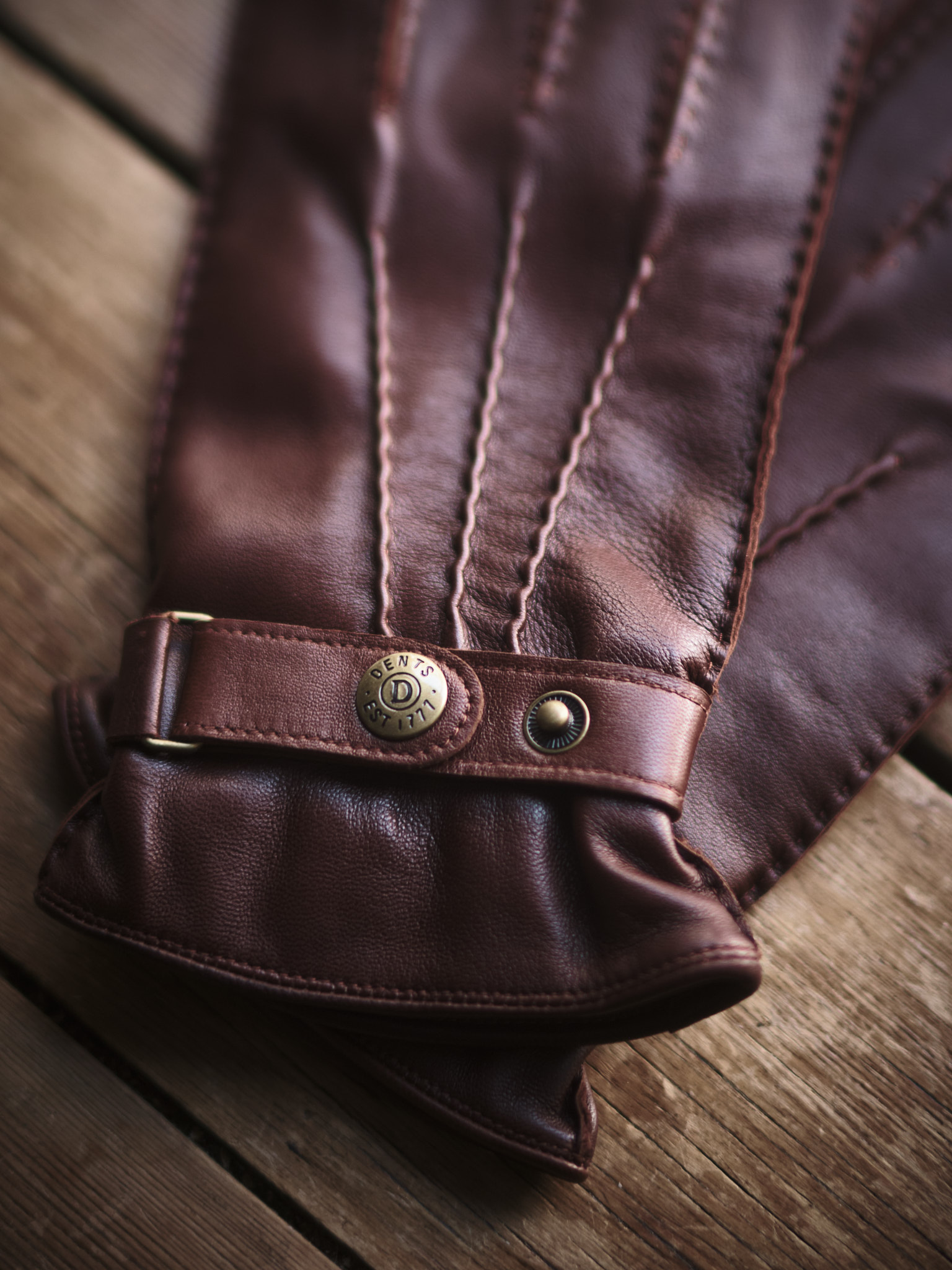 Classic brown leather mens gloves