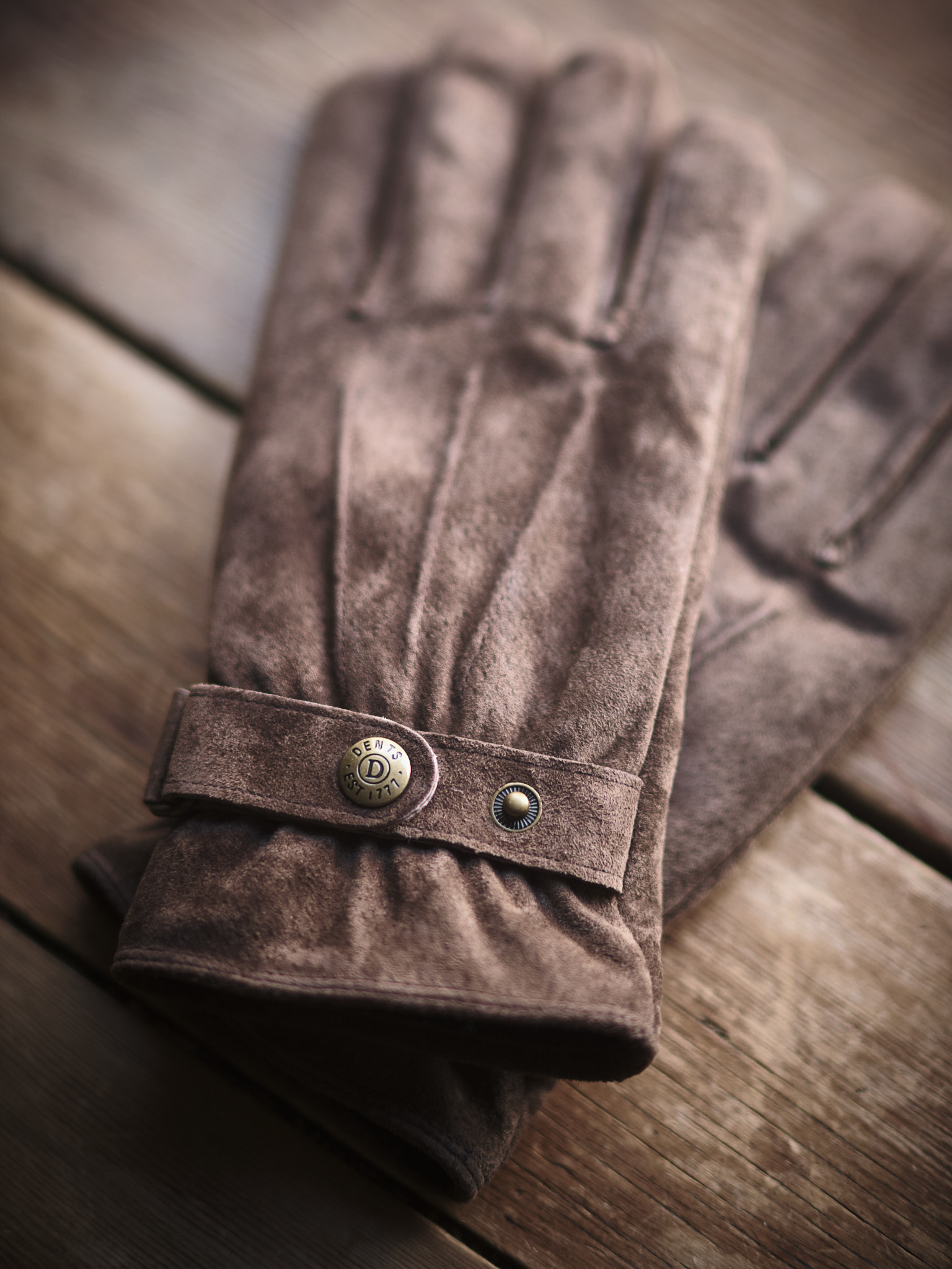Classic tan suede mens leather gloves