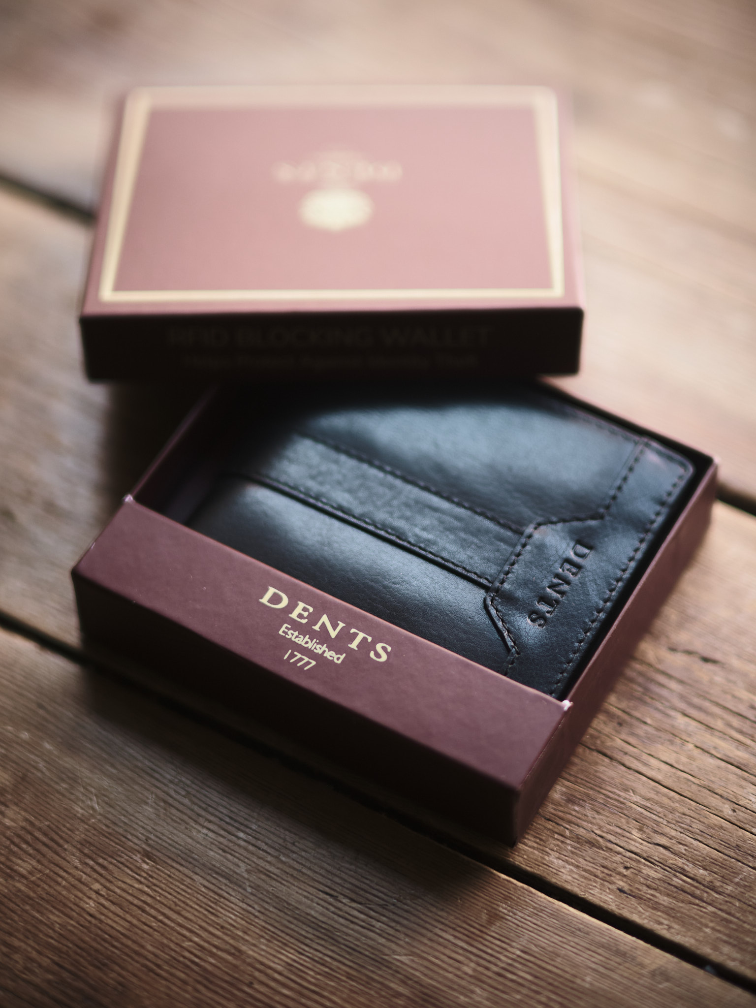 Classic black leather men's wallet