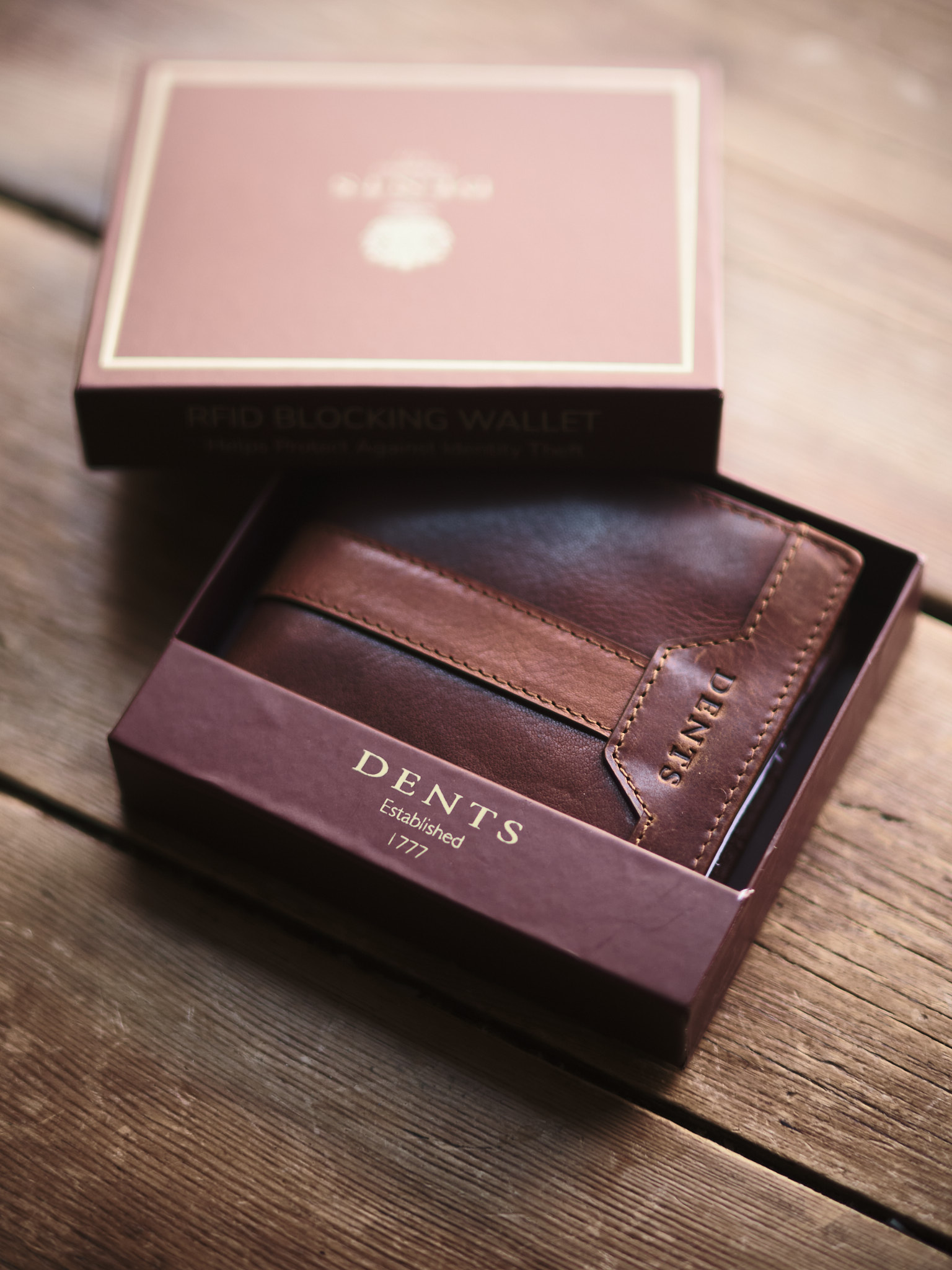 Classic brown leather men's wallet