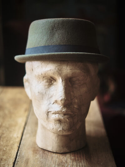 Classic gentleman's hat in olive