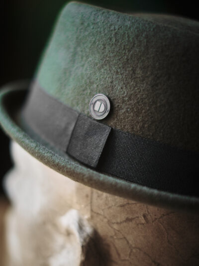 Classic gentleman's hat in olive