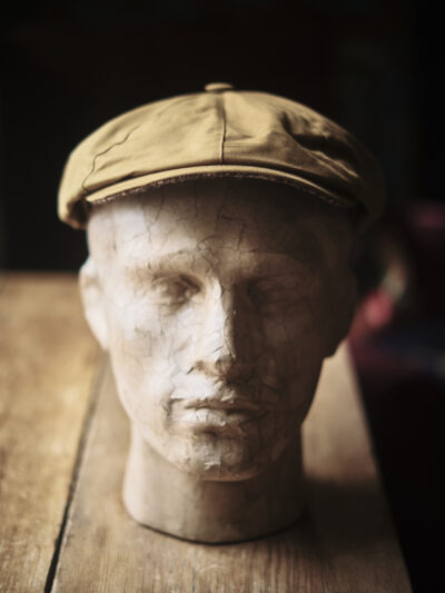 Classic gentleman's hat in camel tan