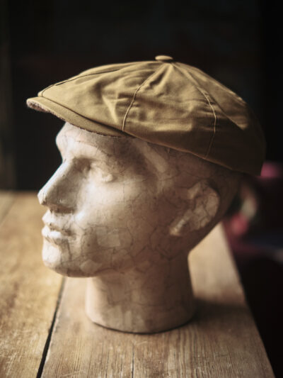 Classic gentleman's hat in camel tan